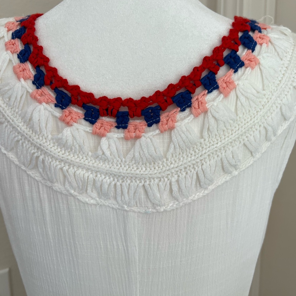 Venus gauze with colored embroidered detail. Asymmetrical hem. - Picture 5 of 5